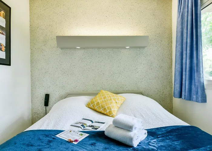 ホテル Logis & Restaurant Ludik 3*