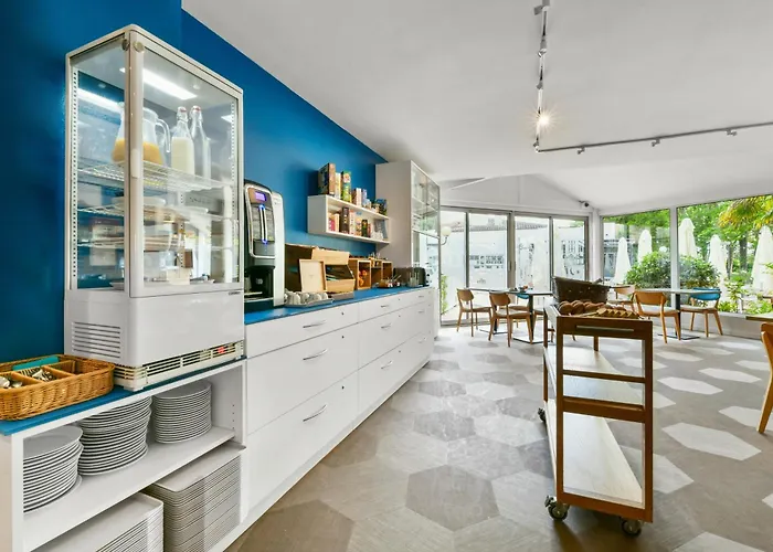 Logis & Restaurant Ludik ホテル 3*